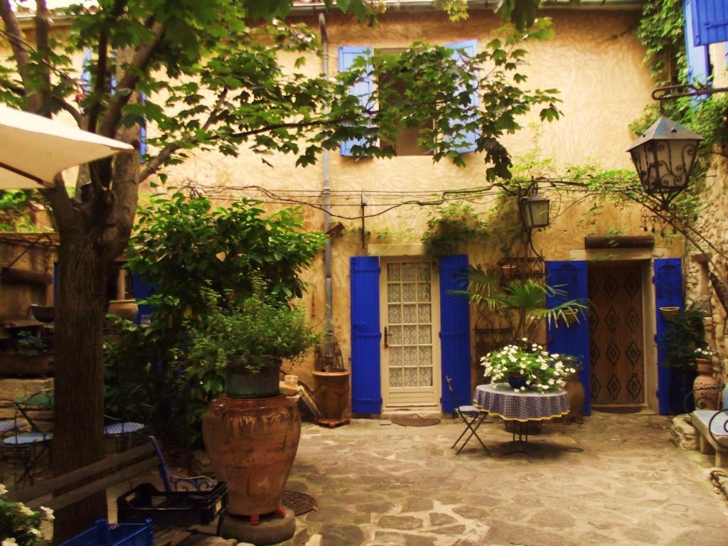 La Maison Aux Volets Bleus Panzió Venasque Kültér fotó